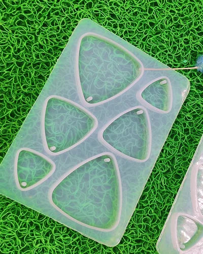 Keychain and Pendant 6 Cavity Triangle 10.8Γ7.7cm 6mm Depth SIlicon Mould